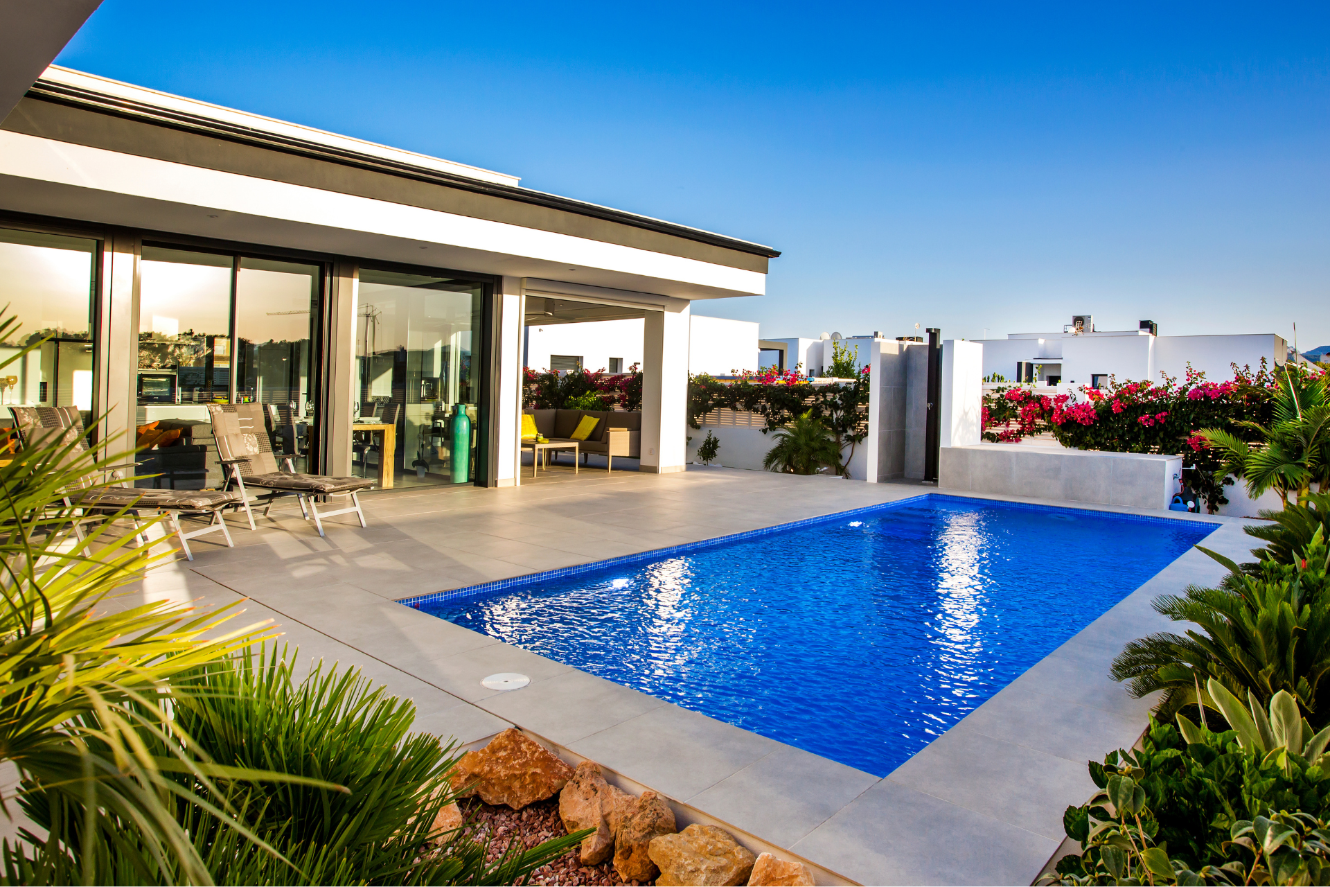 Vivienda unifamiliar con piscina, terraza y jardín